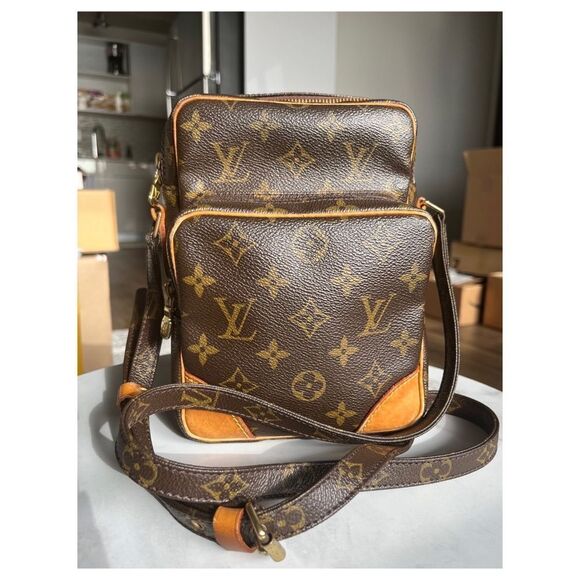 Louis Vuitton Amazone in monogram PM - Picture 1 of 17